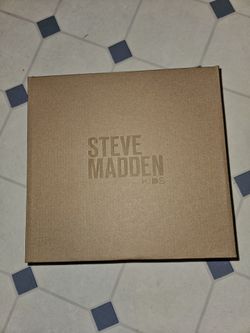 Steve Madden Pleather/patten Leather Silver Glitter Sole Boots!!