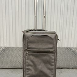 TUMI Frequent Traveler 22" Upright Carry-On Suitcase Luggage Silver Gray 22022S4