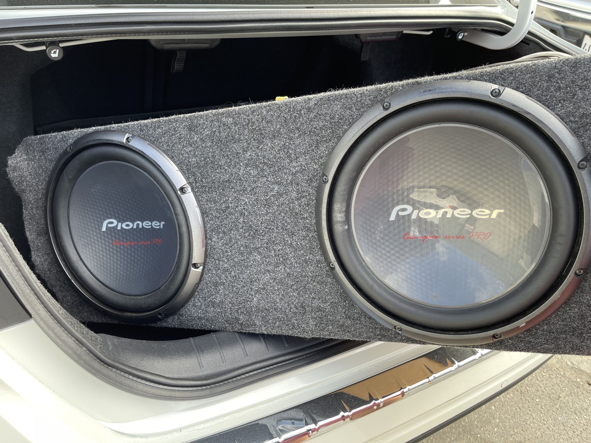 Two 12" Champion Series PRO Subwoofer & PIONEER GM-D9601 GM Digital Series Class D Amp