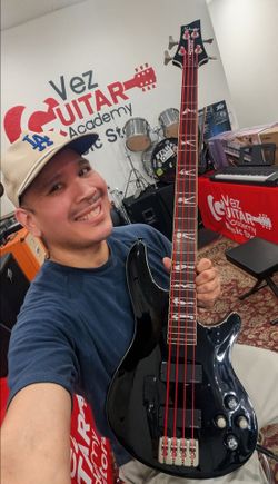 TRADE/O.B.O. ; "Shaky" - Rare Schecter C-4 XXX Bass (Pro Setup)-