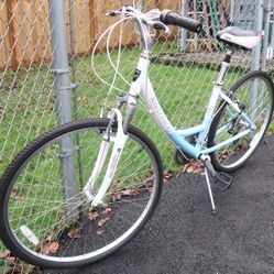 Northrock - CL5 700c 21-Speed Hybrid Bike with Shimano Drivetrain