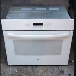 OVEN RANGE ELECTRIC 240V EXCELLENT CONDITION AND VERY CLEAN 