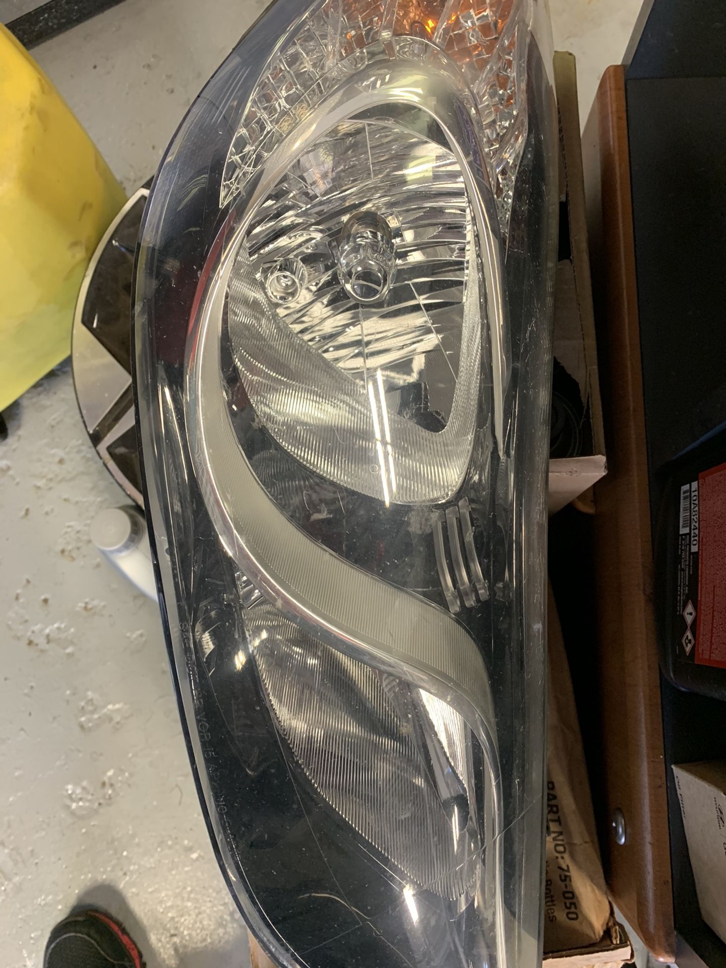 Hyundai Elantra Right Side Headlight 