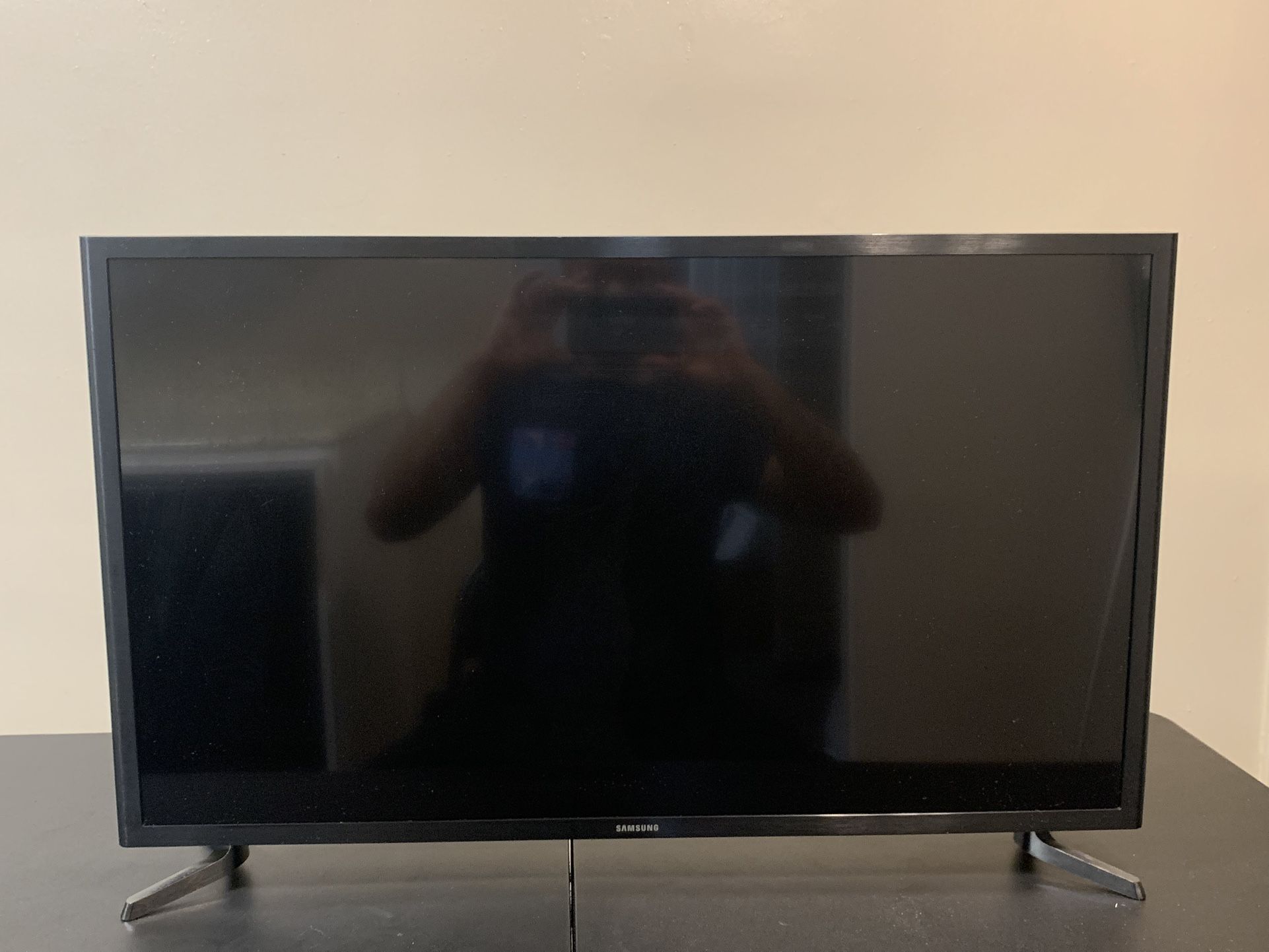 Samsung 32" Smart 1080p LED HDTV (Read Description)
