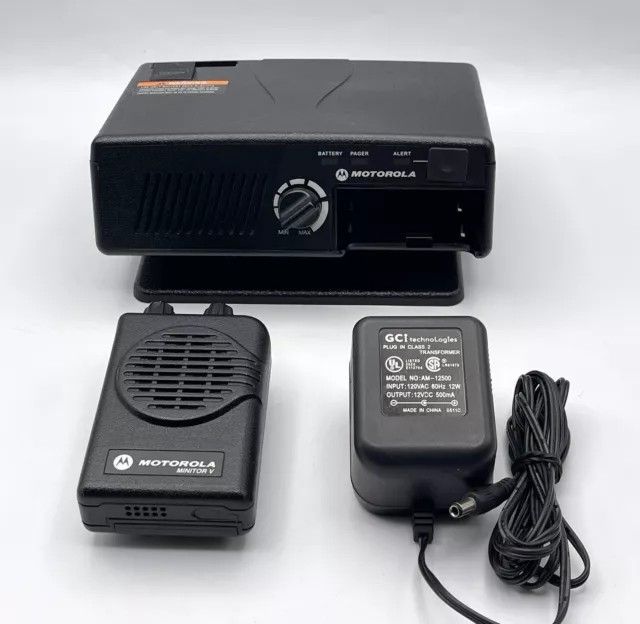 Motorola RLN5869c with Pager and Battery