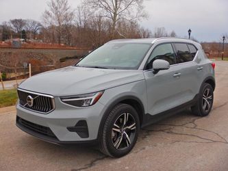 2025 Volvo XC40