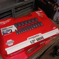 Milwaukee 49-66-7012 Shockwave 1/2 in. Drive SAE 6 Point Impact Socket Set NEW 
