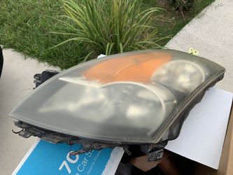Nissan Altima drivers side head light