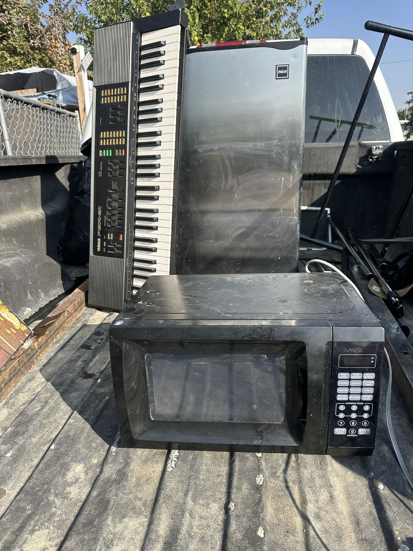 Mini Fridge Yamaha Keyboard Michrowave