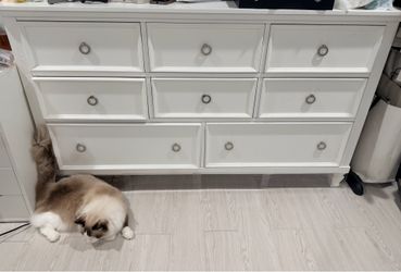 Solid White 8-Drawer Dresser / Chest of Drawers - Great Condition!