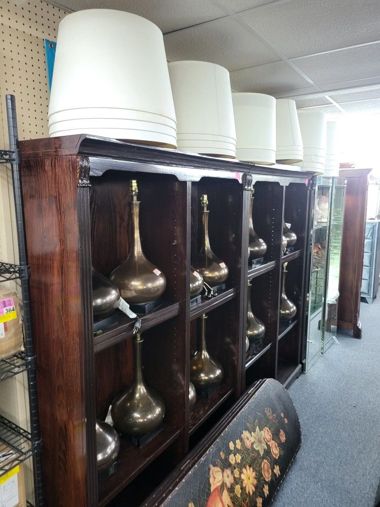 Lots Of Lamps 