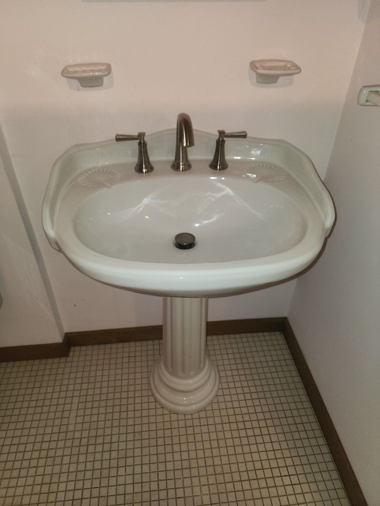 Pedestal Sink With Faucet