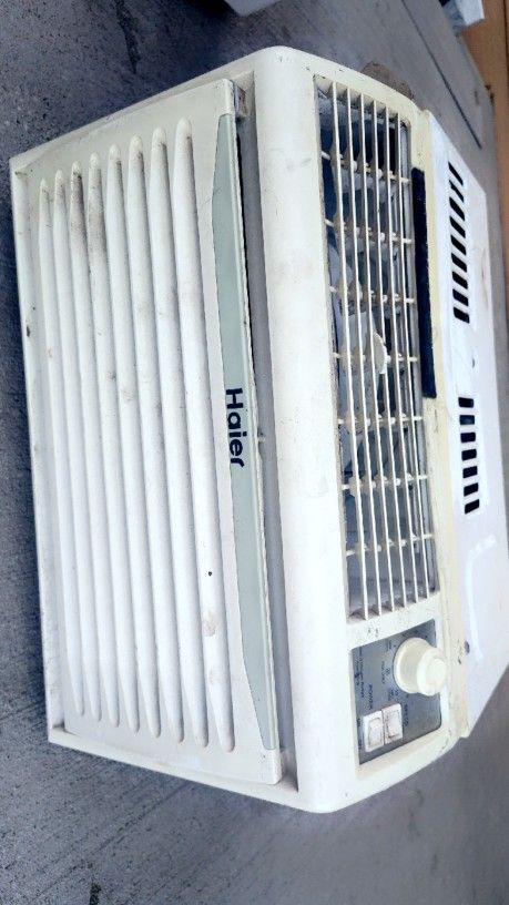 Haier 5000 BTU WINDOW AC Unit