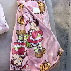 STRAWBERRY SHORTCAKE BLANKET