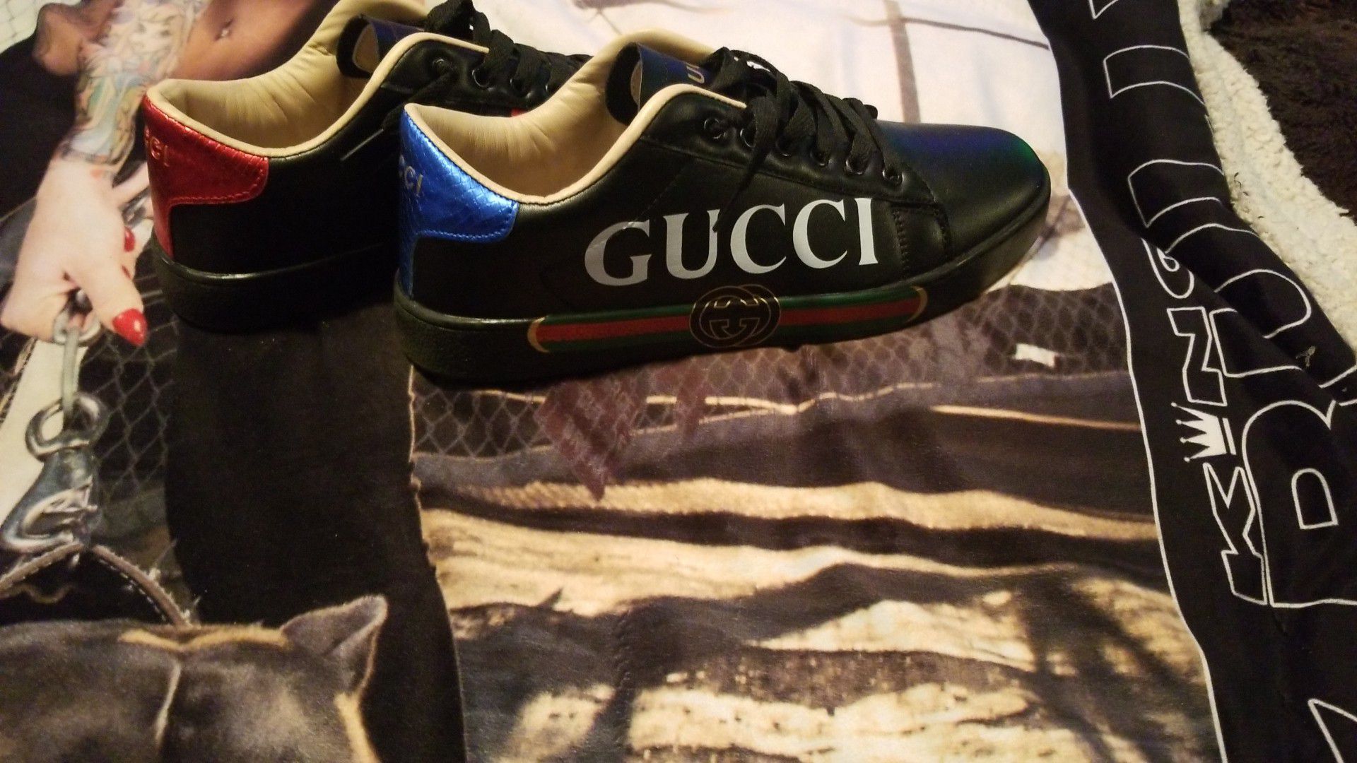 gucci shoes with free Gucci socks