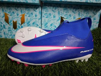 Soccer cleats us size 3.5youth