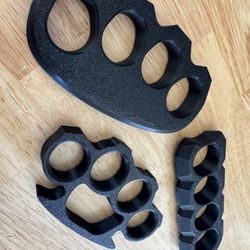 Plastic knuckles/Bottle Opener/Prop/Fidget   