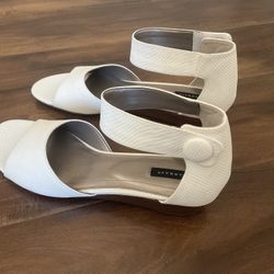 ARRAY White and Grey Low Wedge Sandals - size 10N