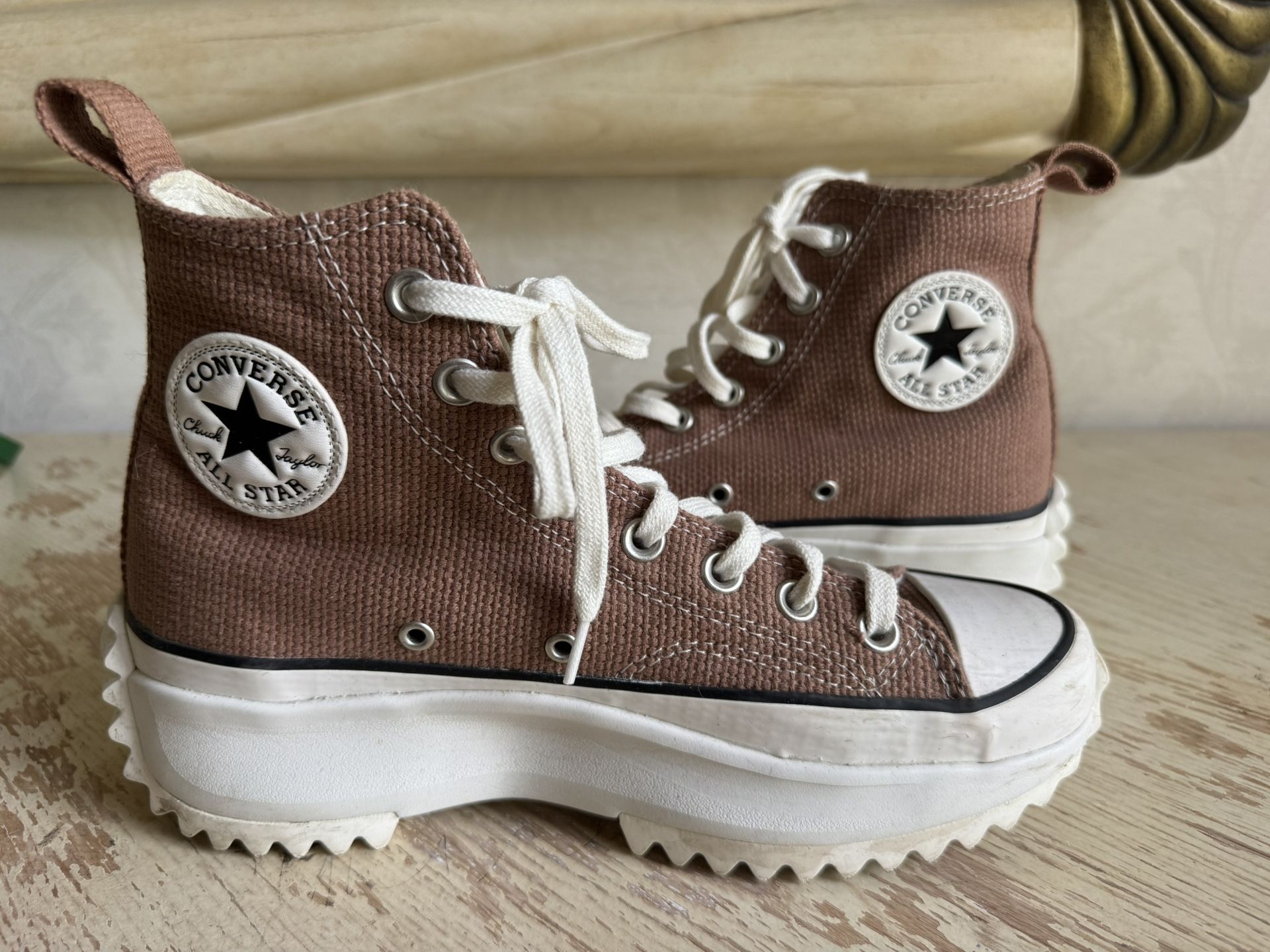 Women’s Converse Platform Size 8.5