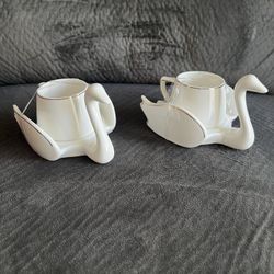 Swans made of ceramic