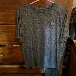 XL men’s Under armour short sleeve