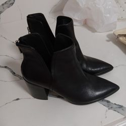 Botas De Mujer Color Negro.