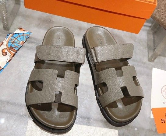 New H Slippers