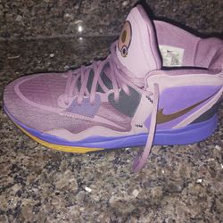 Get These Exclusive Kyrie Infinity ( Size 9.5)