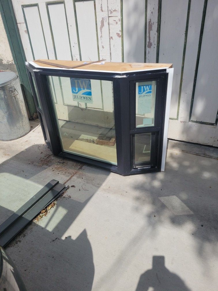Bay Window 3'2" x4-5" New Never Installed