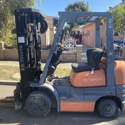 Toyota Forklift With 20 Ft. Height $5500.