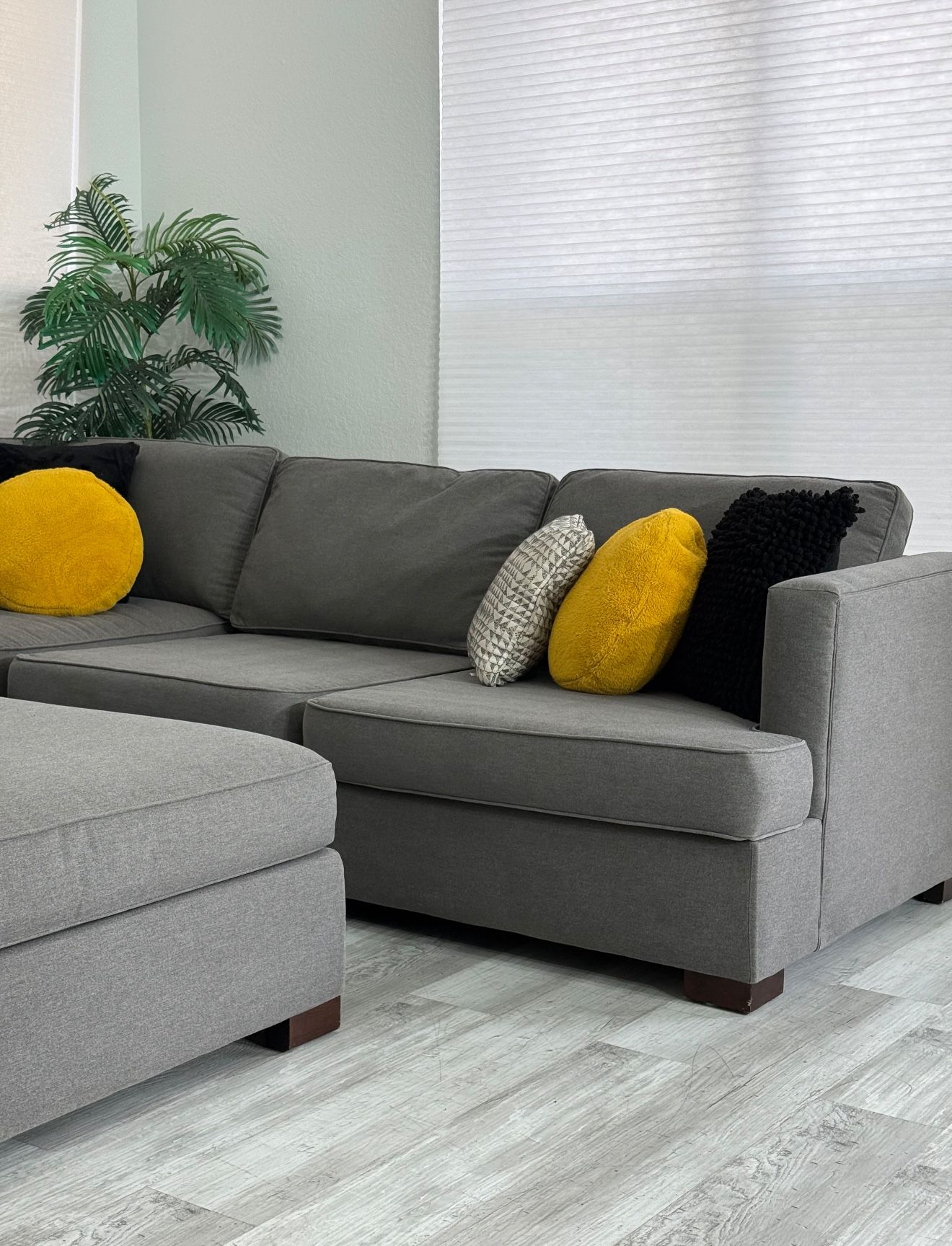 Sectional Couch Gray with Ottoman – Ashley Furniture