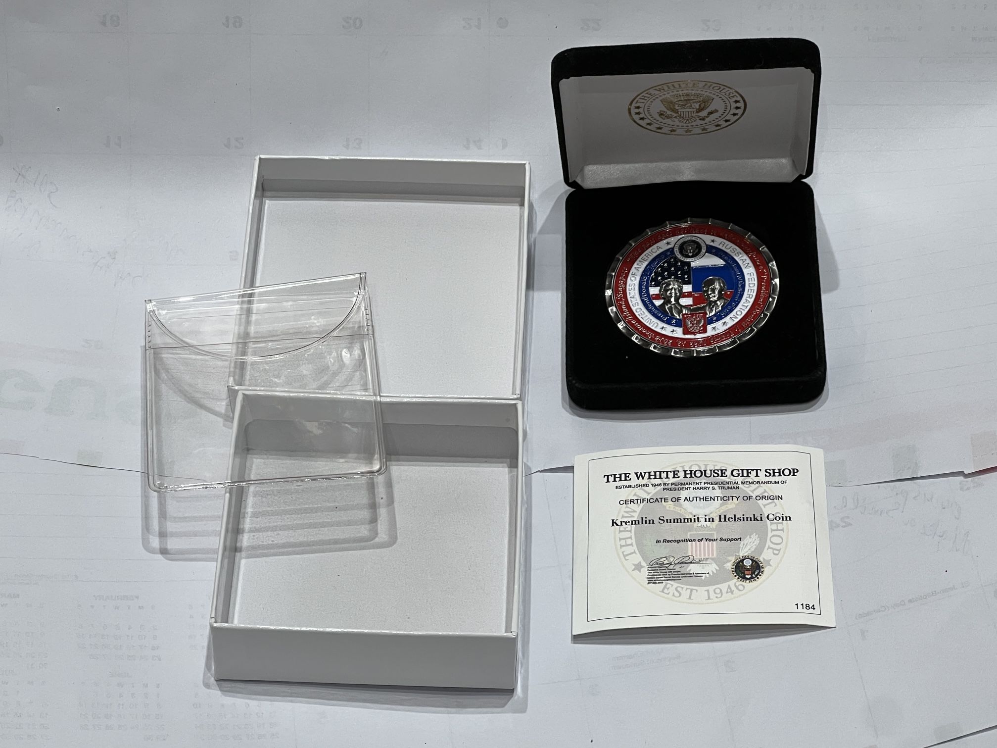 TRUMP & PUTIN - MEDAL COIN - Helsinki Summit - WHITE HOUSE GIFT SHOP