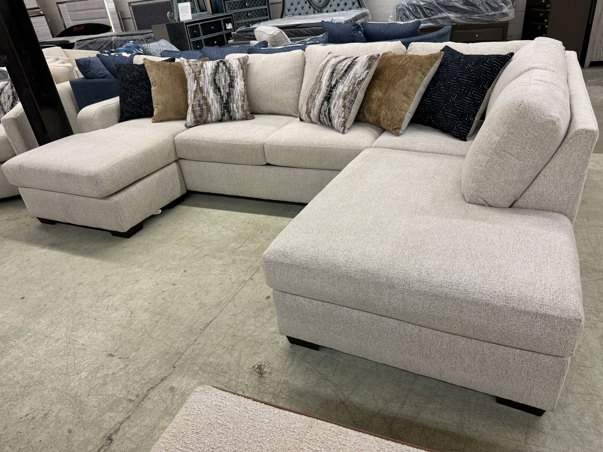 Gorgeous Brand New Sectional. No Credit Needed Financing Available!