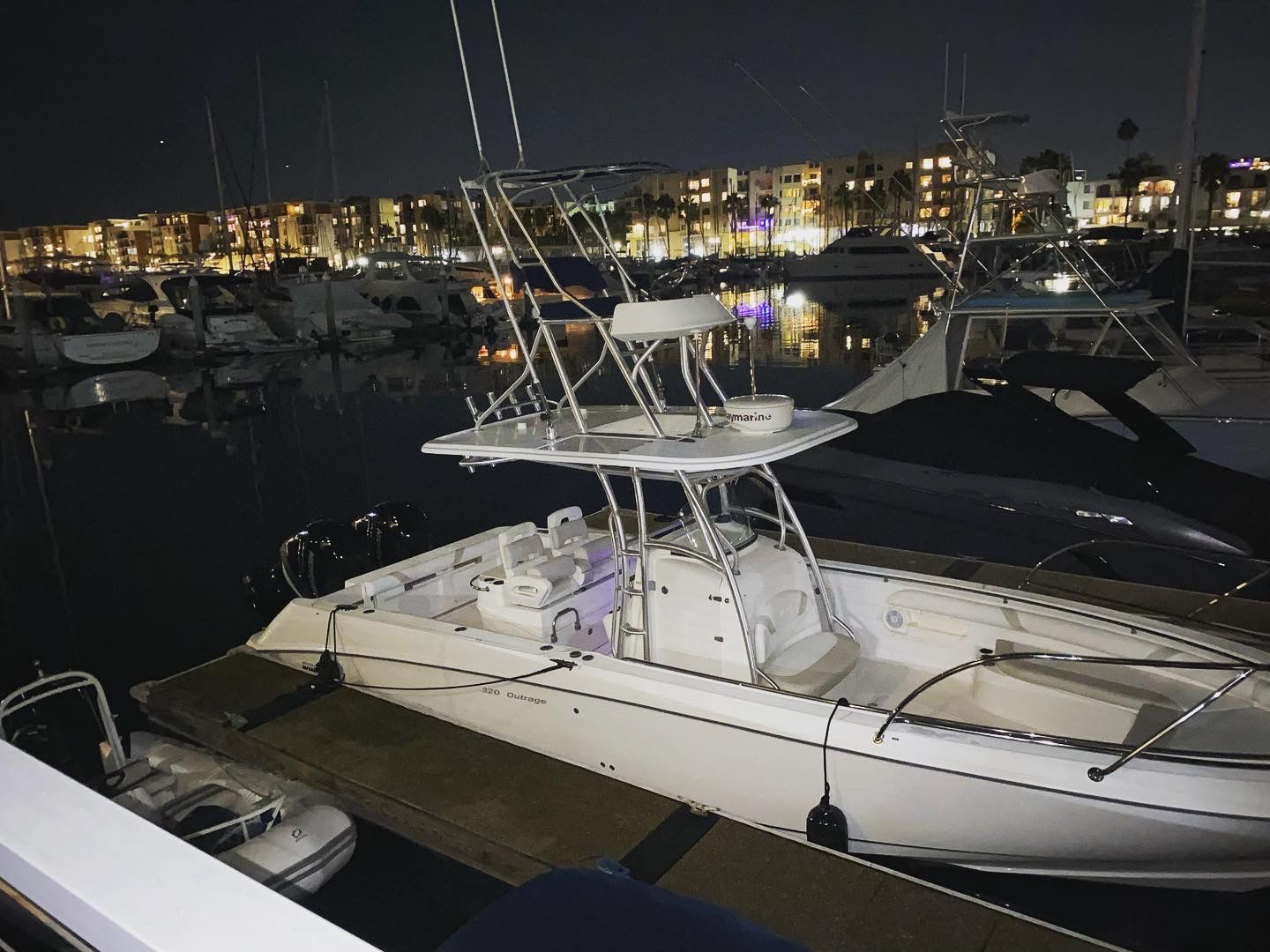 2007 Boston whaler 320 outrage