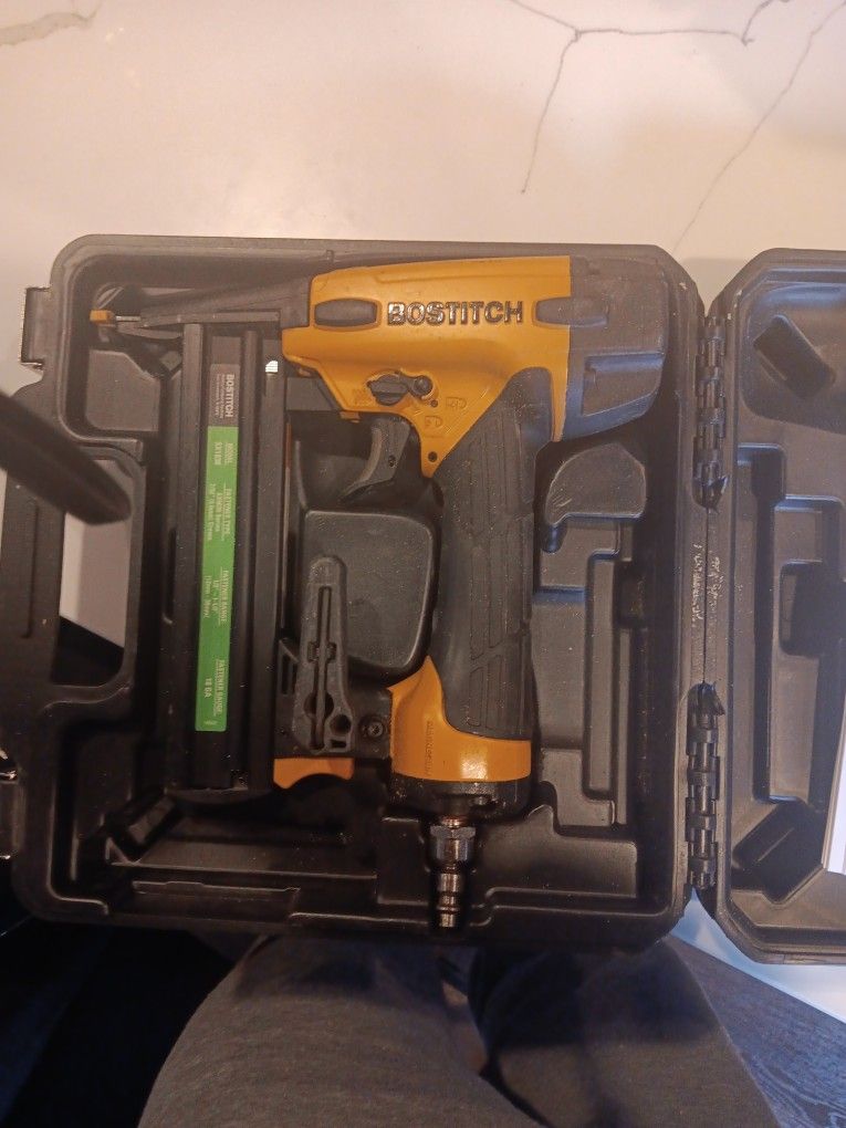 Bostitch Air Nail And Staple Gun