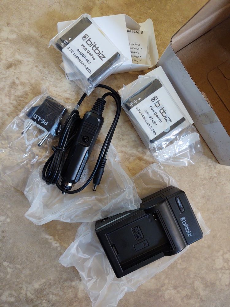 GoPro Hero/Hero2/Surf Bitbiz charger & batteries
