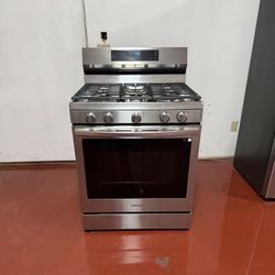 Samsung 5-burner gas stove in very good condition, working perfectly, delivered and installed with a 3-month warranty