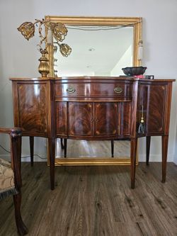 Federal Serpentine Mahogany Buffet/Sideboard