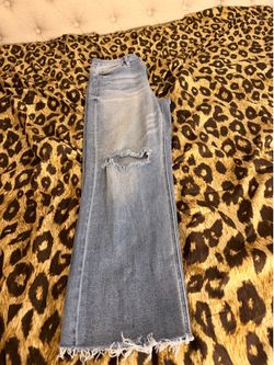 Knee ripped jeans 👖