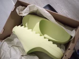 Adidas Yeezy Slide Green Glow 🌟 Size 13 MEN