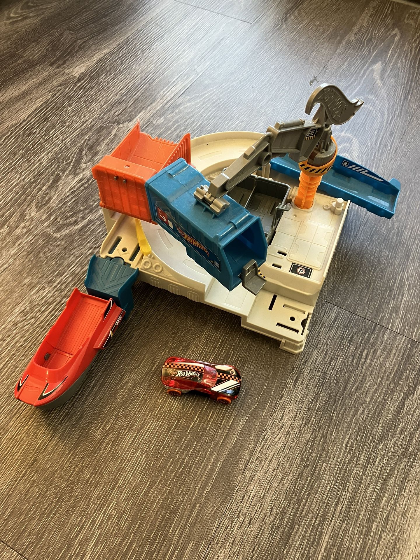 Hot Wheels City Shipyard Escape Playset