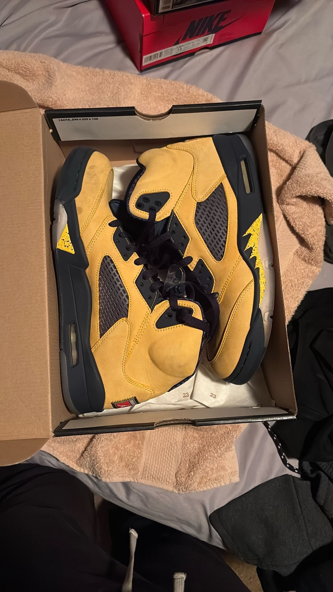 Jordan 5 Michigan Size 10.5