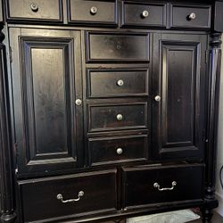 New Classic Martinique Mule Chest Dresser Rubbed Black 00-222-075