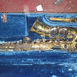 KOHLERT SAXAPHONE WITH CASE