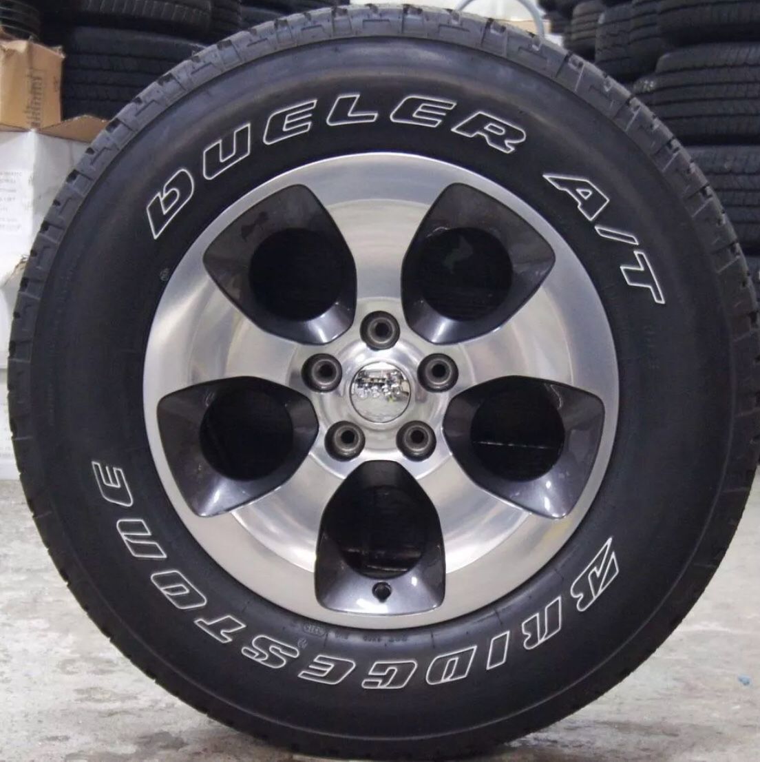 Jeep wrangler sahara wheels & tires