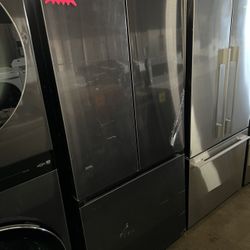 Samsung Black Stainless Steel French Door 33 Inch Refrigerator JWX6