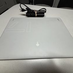 Alienware x17 R2 Gaming Laptop