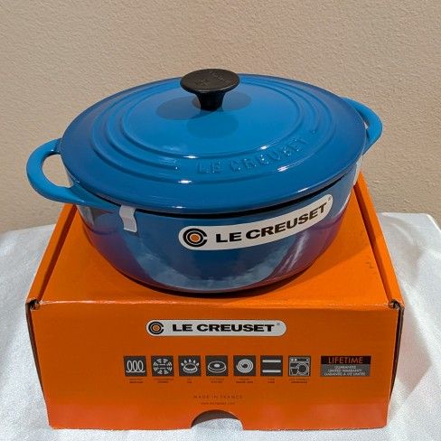 New Le Creuset 2.75-Quart Enameled Cast Iron Round Dutch Oven Blue
