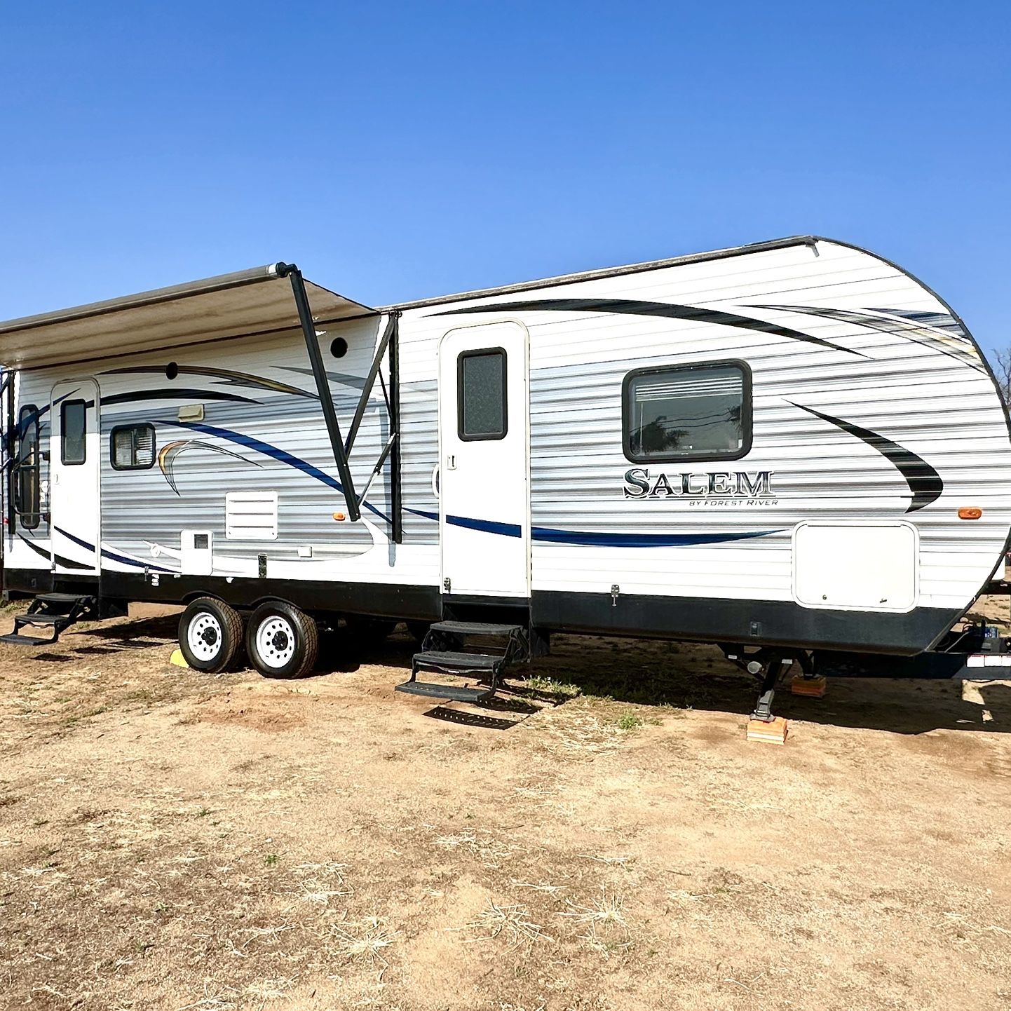 2015 FOREST RIVER 2 DOOR 30FT 