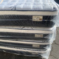 🌟✨Mattress Pillow Top All Sizes ✨🌟 ☑️ 12” inches tall 🟦All sizes 🛏💤 🟩Same day delivery available🚛 🟠Queen sizes 🟡Full sizes 🟢Twin sizes 🔵